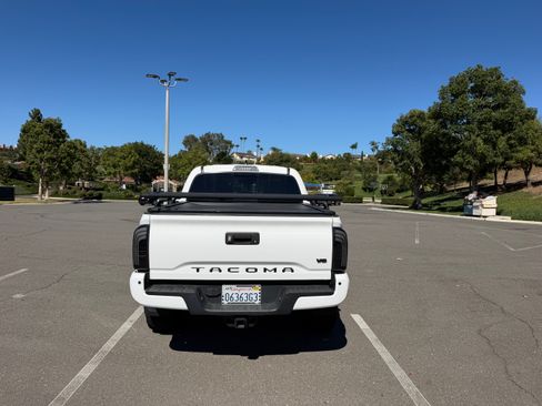Used 2021 Toyota Tacoma TRD Off-Road w/ Technology Package AWD/4WD image 8