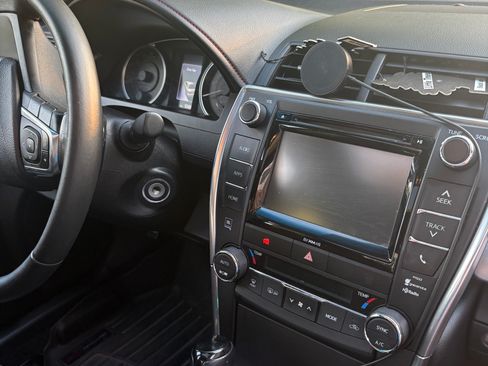 Used 2017 Toyota Camry XSE FWD image 16