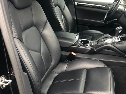 Used 2014 Porsche Cayenne Sport Utility 4D image 19