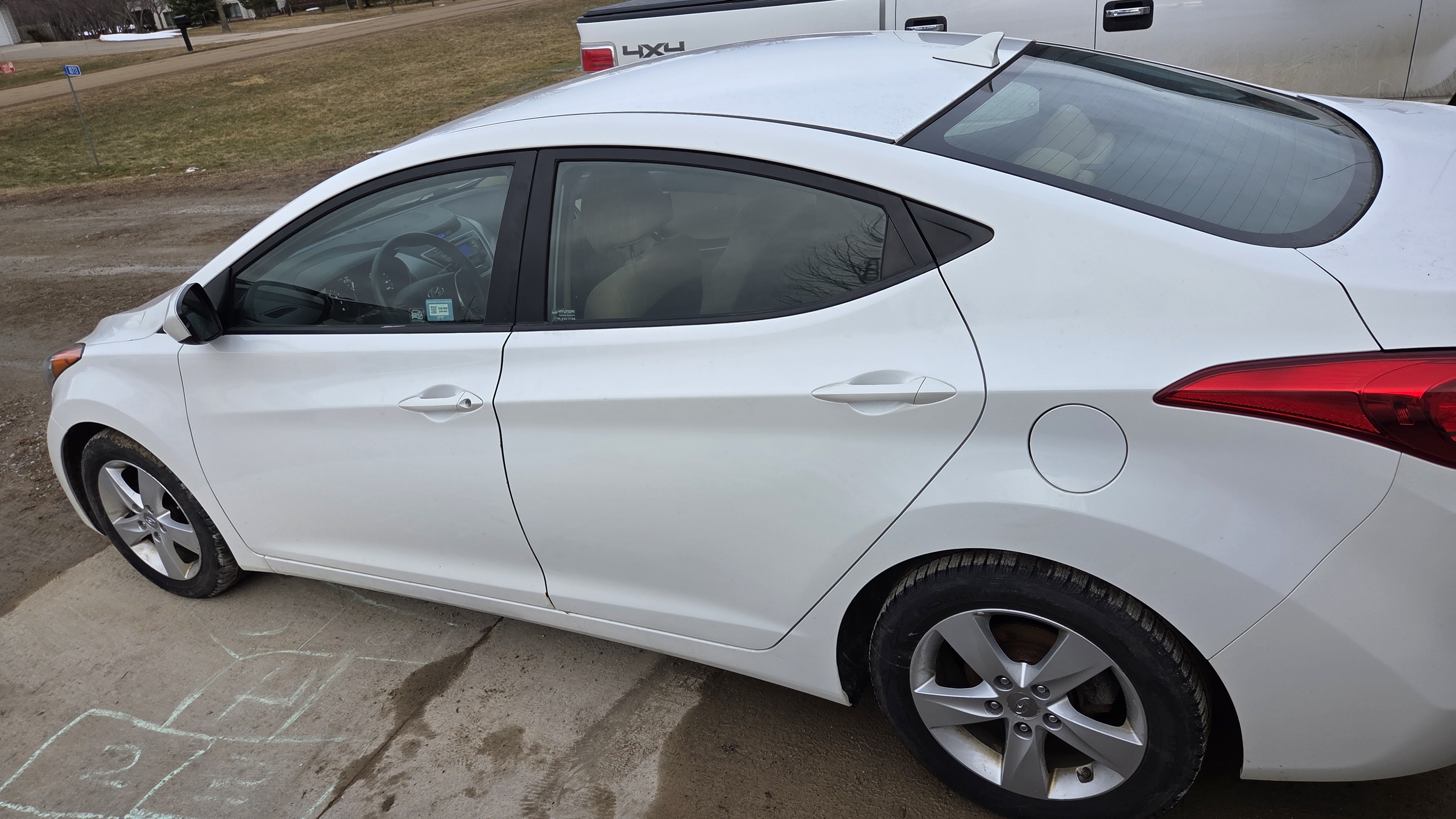 Used 2013 Hyundai Elantra GLS FWD image 2