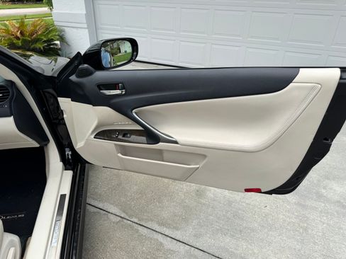 Used 2010 Lexus IS 250C w/ Luxury Pkg RWD image 9