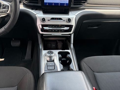 Used 2022 Ford Explorer XLT AWD/4WD image 10