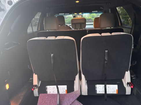 Used 2018 Ford Explorer XLT FWD image 6