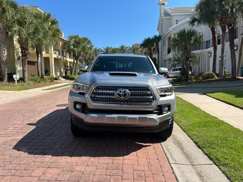 Used 2016 Toyota Tacoma TRD Sport w/ Towing Package AWD/4WD image 12