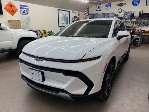 Used 2025 Chevrolet Equinox EV LT w/ Convenience Package II image 9