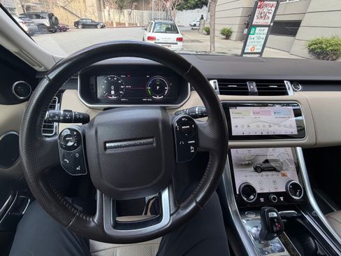 Used 2020 Land Rover Range Rover Sport HSE image 2