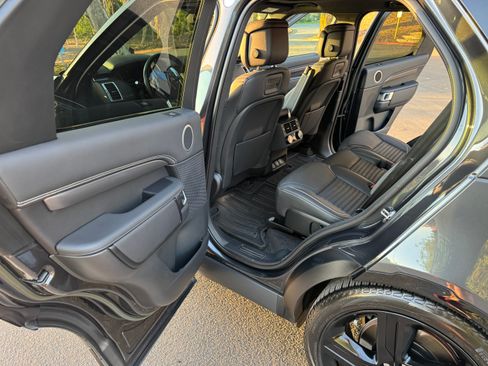 Used 2024 Land Rover Discovery Metropolitan Edition image 12