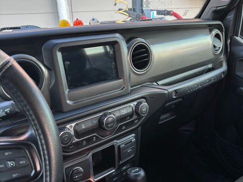 Used 2022 Jeep Wrangler Unlimited Sport image 11