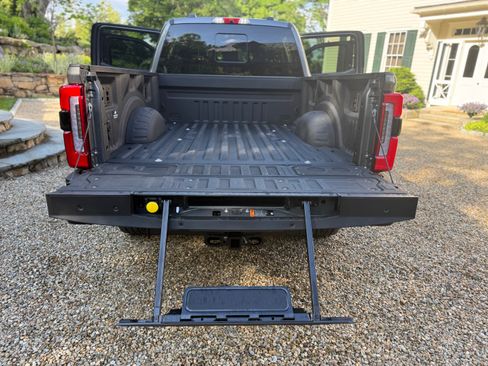 Used 2024 Ford F250 Platinum AWD/4WD image 10
