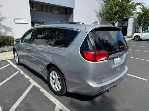 Used 2017 Chrysler Pacifica Touring-L w/ Tire & Wheel Group image 12