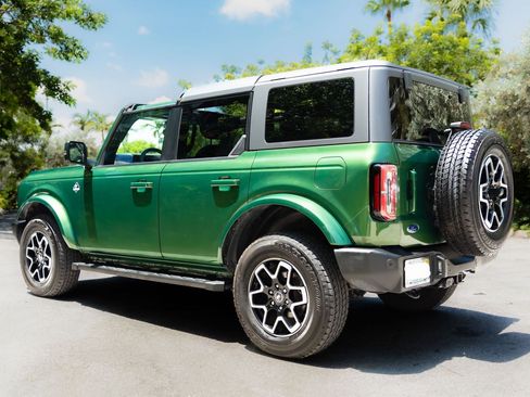 Used 2023 Ford Bronco Outer Banks image 4