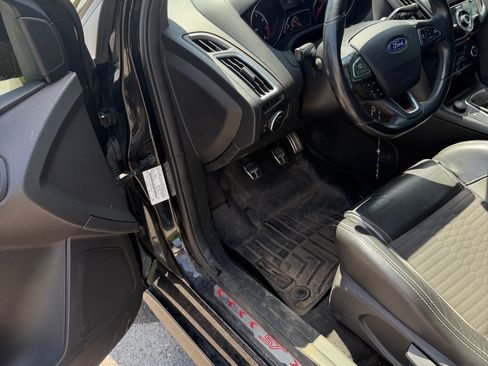 Used 2018 Ford Focus ST w/ Equipment Group 401A FWD image 14