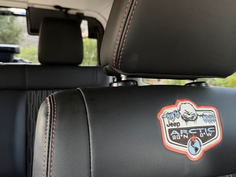 Used 2012 Jeep Wrangler Sahara image 19