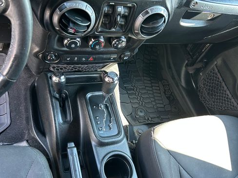 Used 2018 Jeep Wrangler Unlimited Sport S AWD/4WD image 10