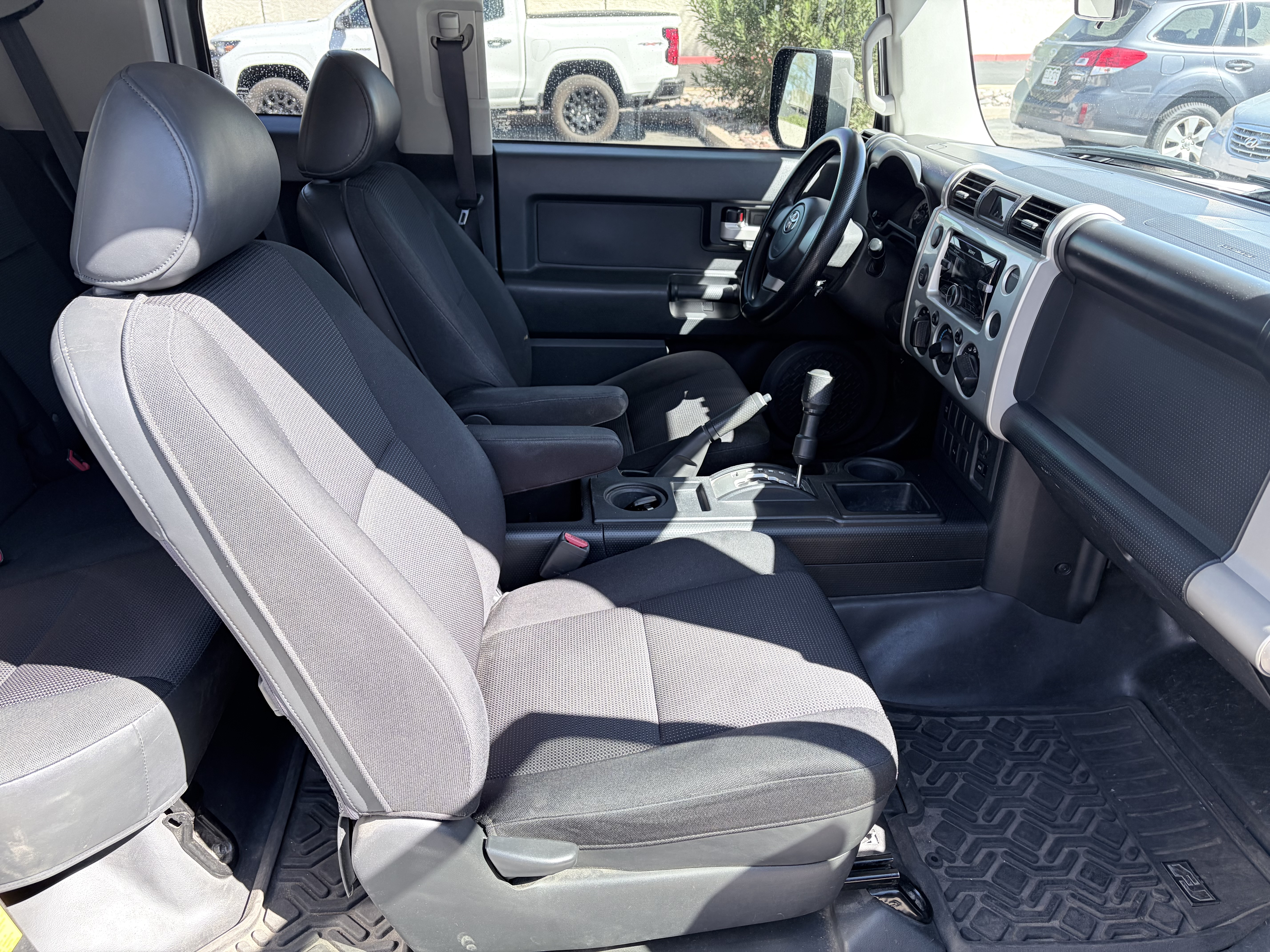 Used 2007 Toyota FJ Cruiser 2WD w/ Convenience Pkg image 8