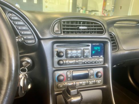 Used 2004 Chevrolet Corvette Convertible w/ Preferred Equipment Group image 9