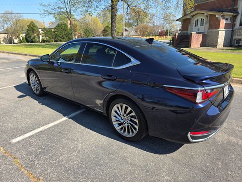 Used 2019 Lexus ES 300h w/ Accessory Package image 8
