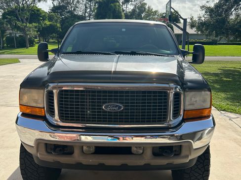 Used 2001 Ford Excursion Limited AWD/4WD image 2
