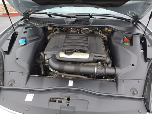 Used 2018 Porsche Cayenne Platinum Edition image 17