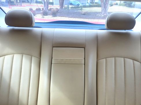 Used 2007 Mercedes-Benz CLS 550 image 4