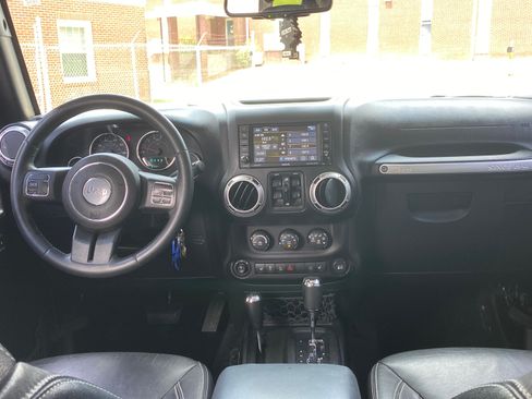 Used 2015 Jeep Wrangler Unlimited Sahara image 8