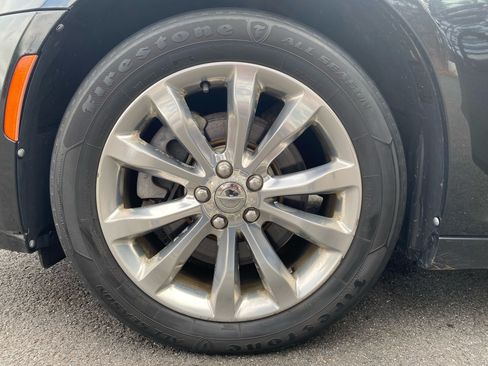 Used 2015 Chrysler 300 C w/ Light Group image 19