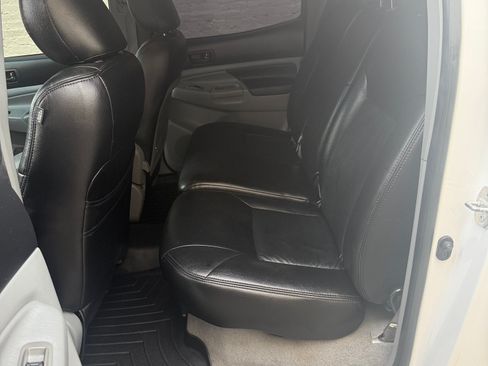 Used 2011 Toyota Tacoma 4x4 Double Cab image 8