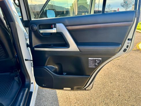 Used 2020 Toyota Land Cruiser Heritage Edition image 24