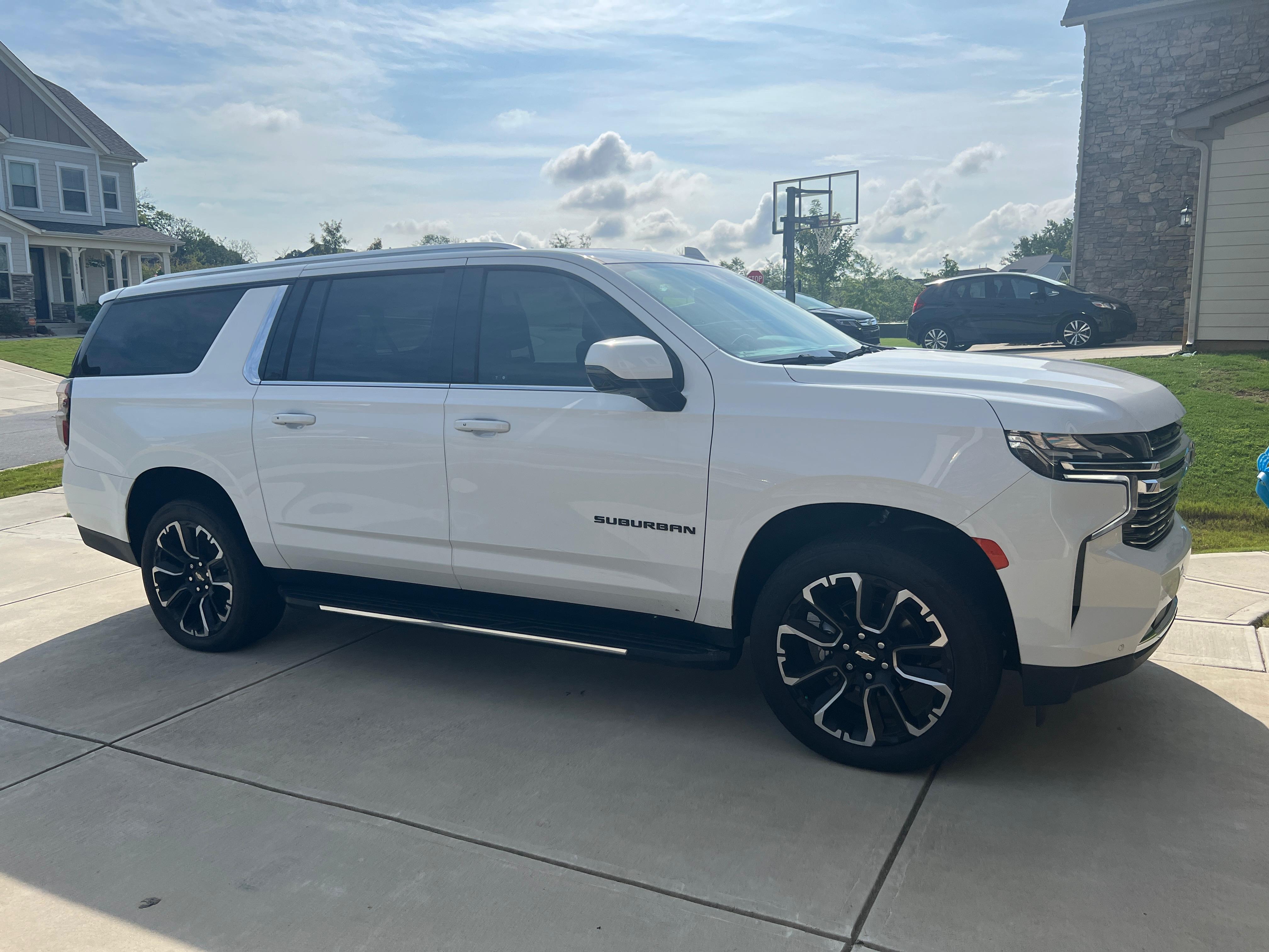 Used 2023 Chevrolet Suburban LT w/ Luxury Package AWD/4WD image 16