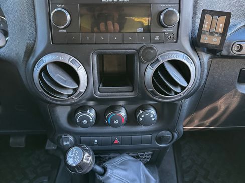 Used 2013 Jeep Wrangler Sport AWD/4WD image 13