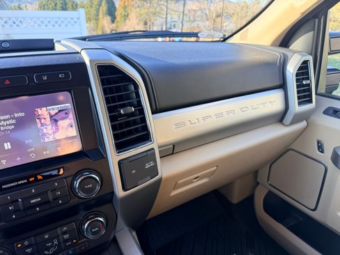 Used 2021 Ford F350 Lariat w/ Chrome Package image 8