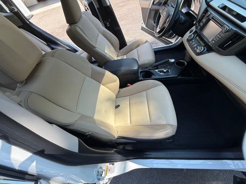 Used 2014 Toyota RAV4 Limited image 10