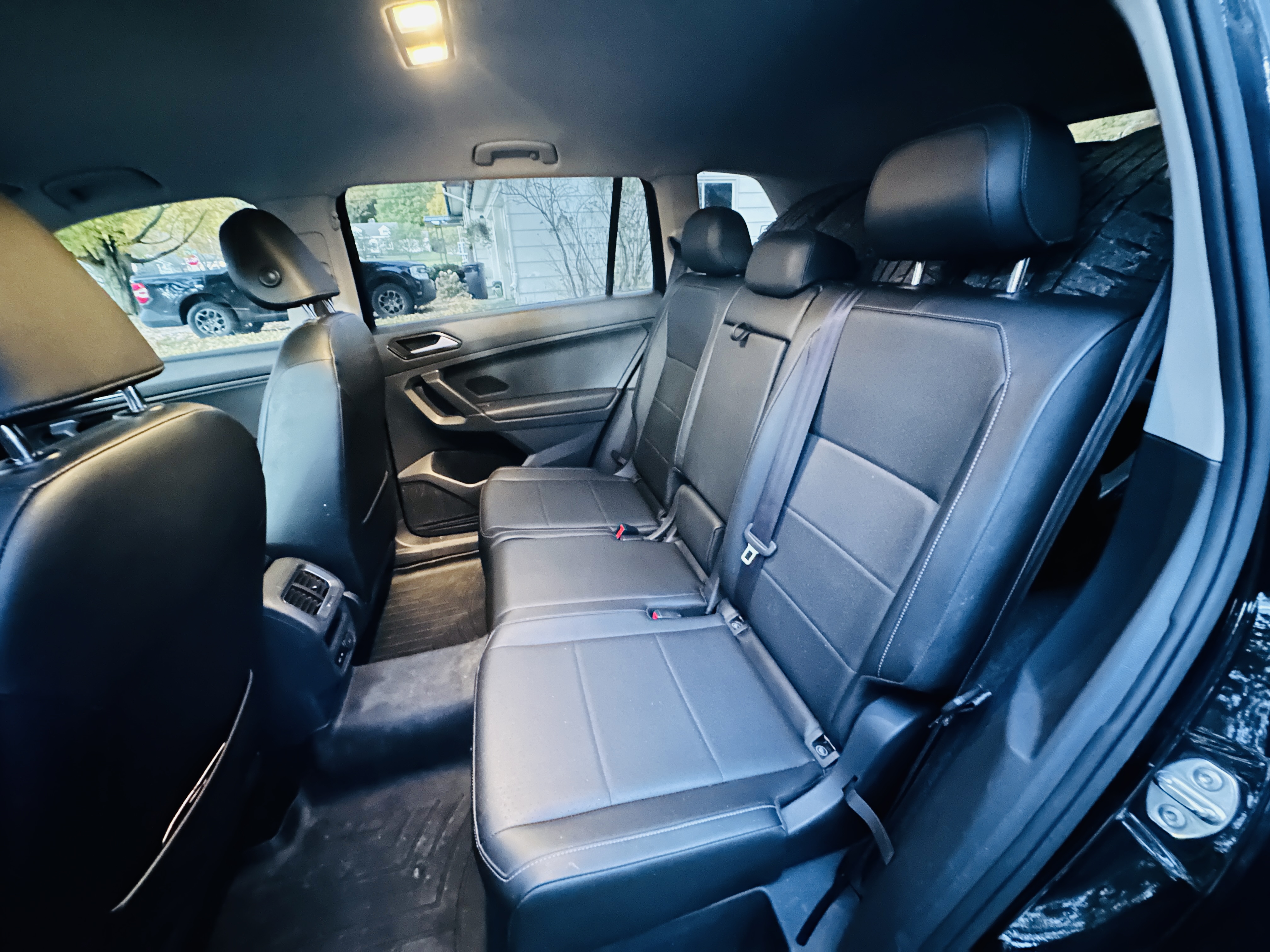 Used 2018 Volkswagen Tiguan SE AWD/4WD image 10
