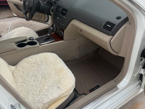 Used 2010 Mercedes-Benz C 300 Sedan image 9