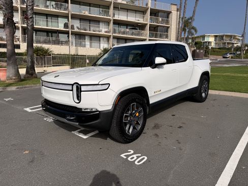 Used 2022 Rivian R1T Launch Edition image 1