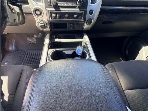 Used 2017 Nissan Titan SV AWD/4WD image 6