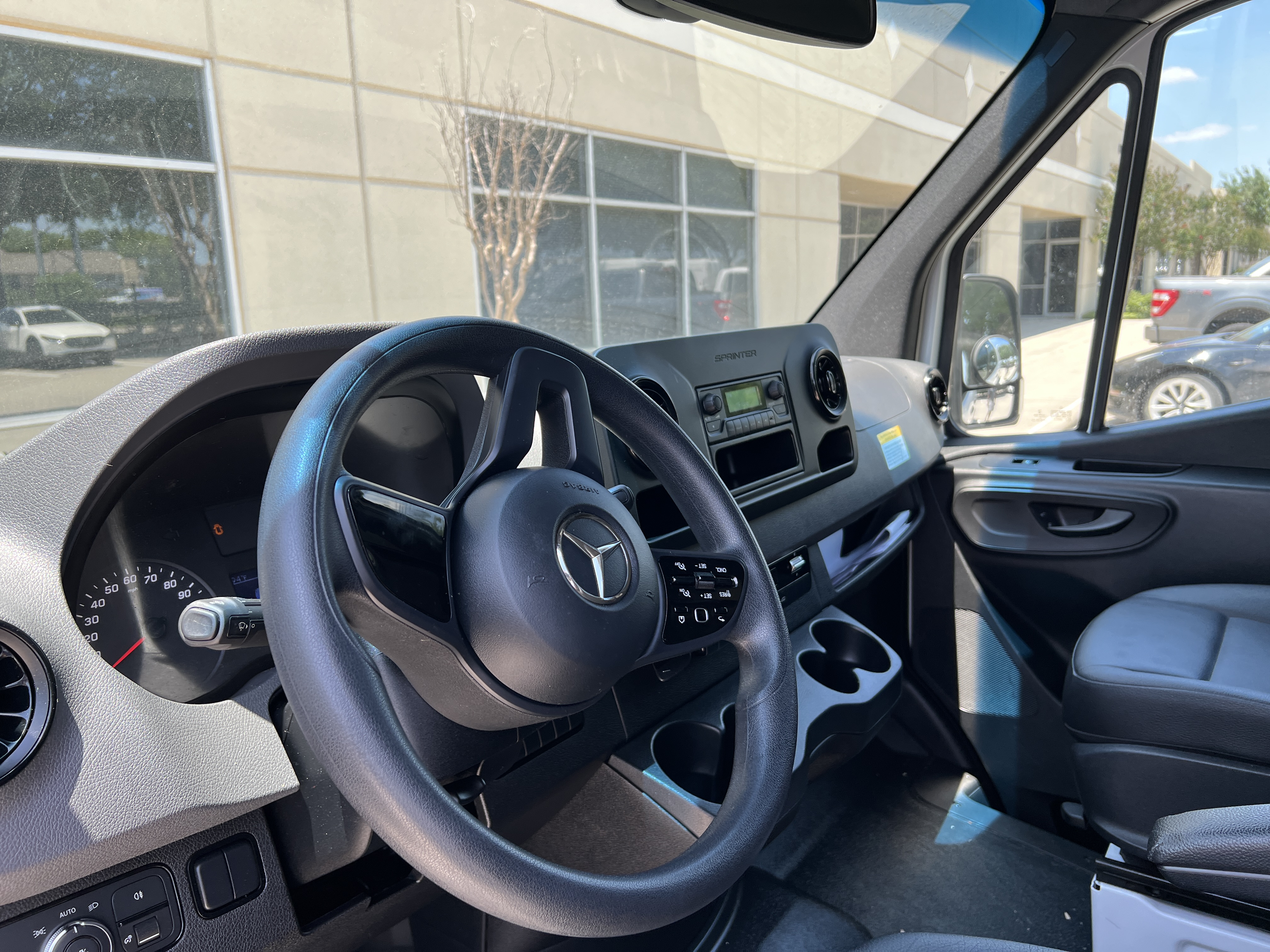 Used 2021 Mercedes-Benz Sprinter 2500 image 9