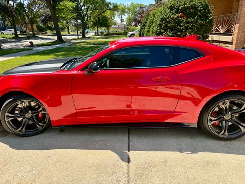 Used 2019 Chevrolet Camaro SS RWD image 6