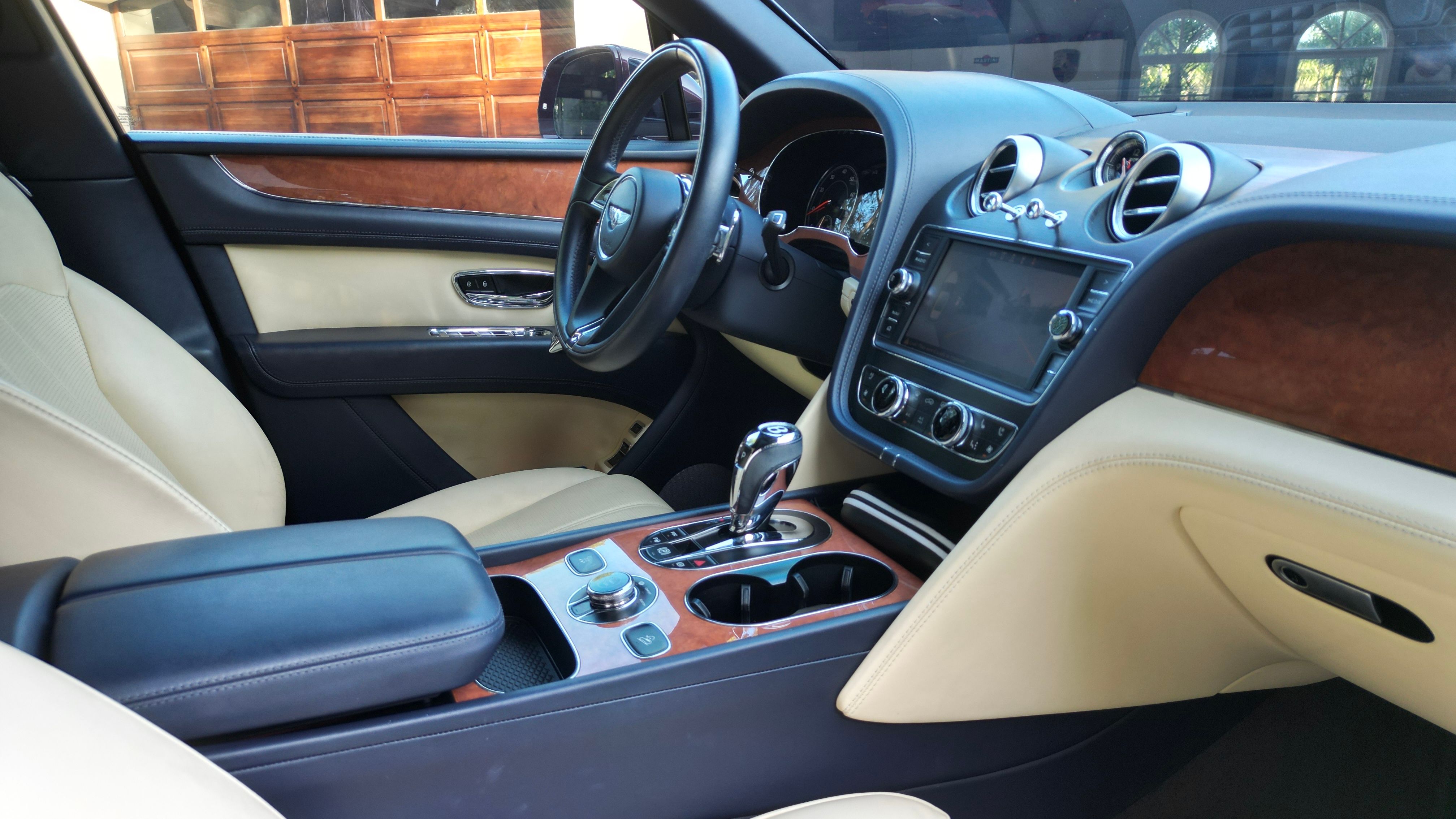 Used 2019 Bentley Bentayga AWD/4WD image 13