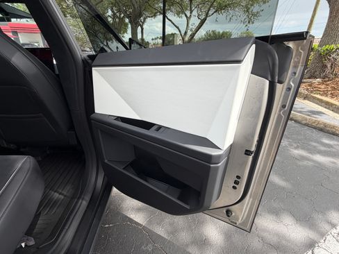 Used 2024 Tesla Cybertruck AWD Crew Cab image 22