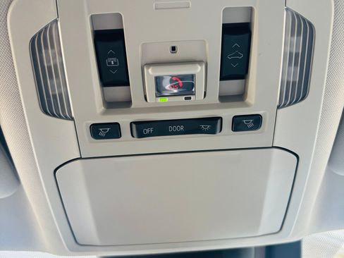 Used 2021 Toyota Highlander Platinum image 13