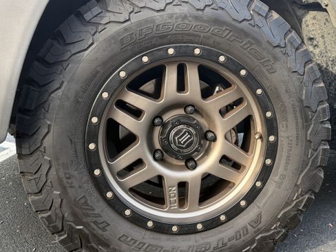 Used 1998 Toyota Land Cruiser image 10