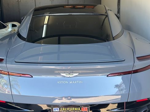 Used 2018 Aston Martin DB11 V12 RWD image 8