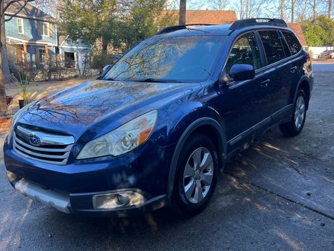 Used 2011 Subaru Outback 2.5i Limited w/ PWR Moonroof Pkg image 2