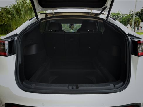 Used 2021 Tesla Model Y 2WD image 5