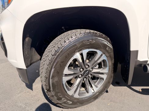 Used 2022 Chevrolet Colorado Z71 AWD/4WD image 10
