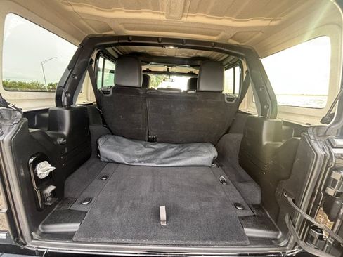 Used 2019 Jeep Wrangler Unlimited Sahara AWD/4WD image 24