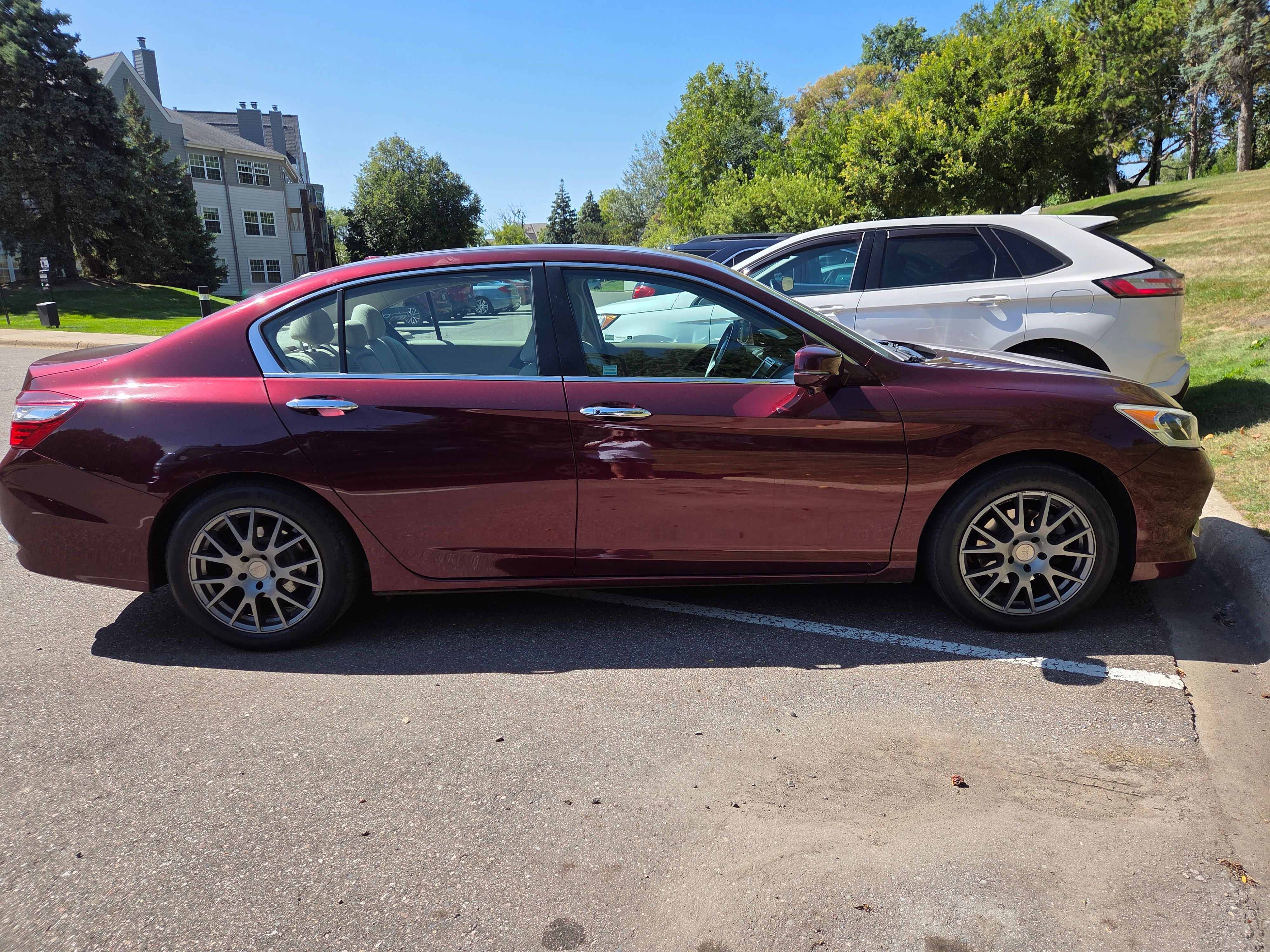 Used 2017 Honda Accord EX image 1