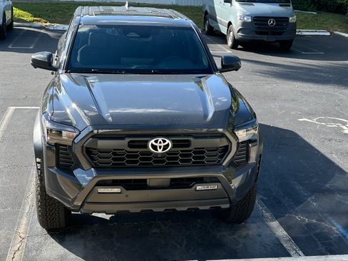 Used 2025 Toyota Tacoma TRD Off-Road image 15