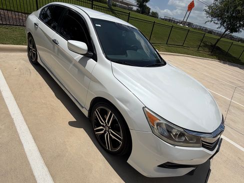 Used 2017 Honda Accord Sport image 12